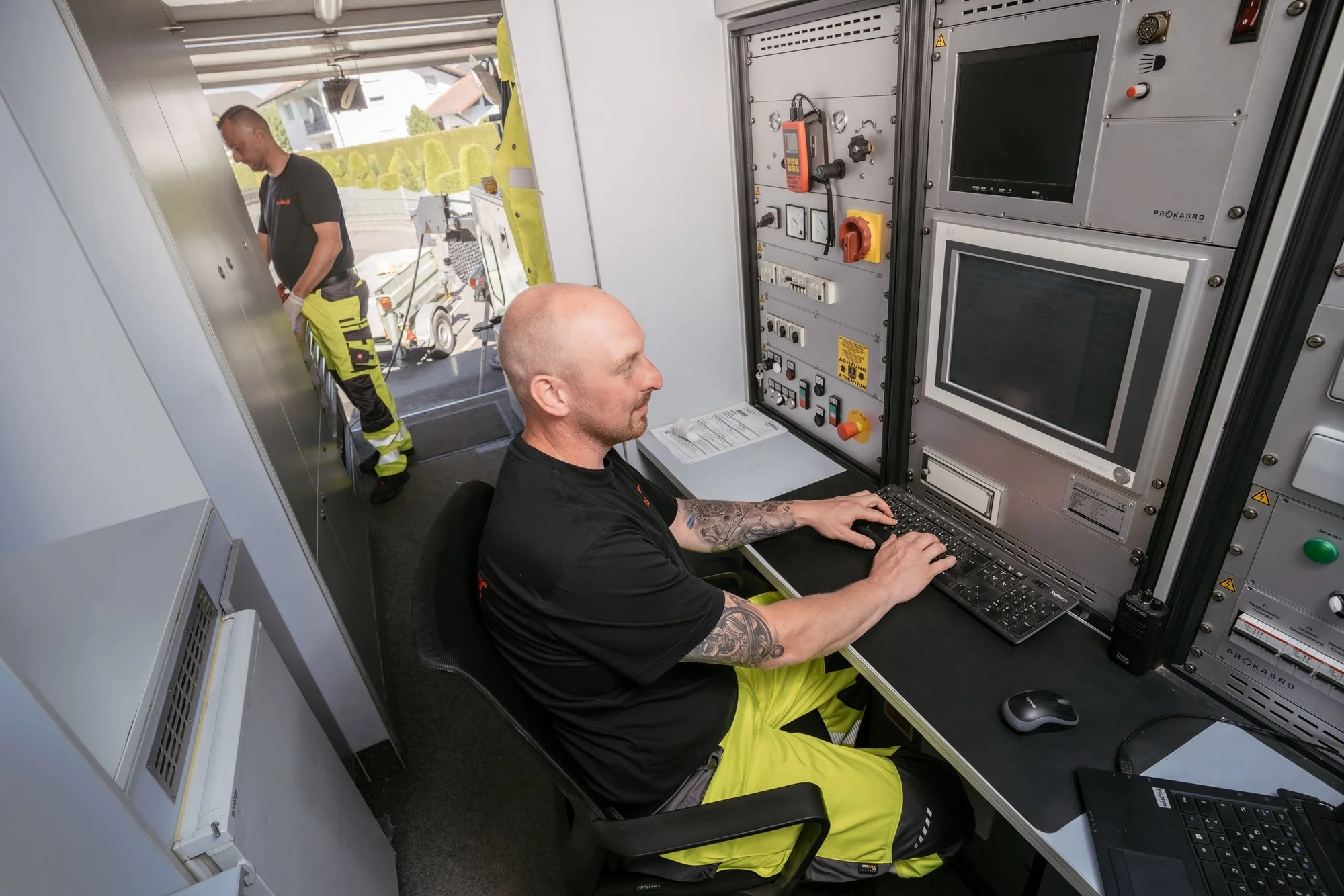 Team und Technik von Saugbagger Neumarkt